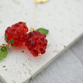 ゆらゆら揺れるかわいいワイルドストロベリー 野いちご フックピアス 金属アレルギー対応 ステンレス製 春 赤い実 ロング 大ぶり