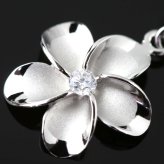 ハワイアンジュエリー ピアス プルメリアピアス 花 14mm ジルコニア シルバー925 ロジウムコーティング フックピアス 揺れる ぶら下がり 金属アレルギー対応 樹脂フック イヤリングにパーツ交換可能 ハロウィン 【品番：SE53848】