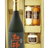 ★ 送料無料 ★ 八千代伝 熟柿 ( やちよでんじゅくし ) かめ壷仕込み   25度 720ml ＋ チーズおつまみ3種セット【 9471 】【 芋焼酎・おつまみセット 】【 要冷蔵 】【 ハロウィン 贈り物 ギフト プレゼント 誕生日 結婚のお祝い 】