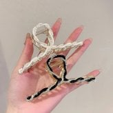 ヘアクリップ しっかり留まる パール ビーズ キラキラ バンスクリップ 髪留め バレッタ バンス ヘアアクセサリー 大人 シンプル 大きい おしゃれ かわいい 髪 ホワイト ブラック トレンド ガーリー 落ちにくい ボリューム ギフト ロングヘア