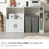 食器棚 ゴミ箱収納付き キッチンカウンター 伸縮式 キャスター付き キッチン収納 レンジ台 カップボード 幅74～122.5 サイドラック スライド棚 スライドトレー コンセント付き 扉収納 間仕切り コンパクト テーブル ゴミ箱上 家電 炊飯器：