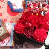 母の日 ディズニー 花束風ボックスギフト 箱を開けてサプライズ ミッキー ミニー入り プリザーブドフラワー入り