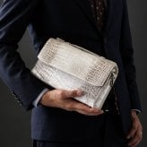ヒマラヤ スモールクロコダイル ヌメ革 2way バッグ ショルダーバッグ センター取り 一枚革 かぶせ開閉 クラッチバッグ 立ち上がりハンドル A5収納 ミニポケット 希少 本革 メンズ 高級 レザー 鞄 保証書付 プレゼント ギフト 4FA (06002013r)