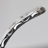 ハワイアンジュエリー バングル ペアバングル 幅6mm＆8mm 刻印 無料 サイズが選べる オープンバングル ペア 2本セット フラット 厚み有 サイドに飾り彫り シルバー925 太め カップル 夫婦 プレゼント ハロウィン 【品番：BM5027-6-8P】