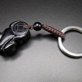 ヒキュウ天然石オブシディアンフロスト加工キーホルダー中大型まよけ