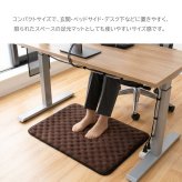 ルームマット 45×60cm エクボ ブラウン ポリエステル 手洗いできる 厚さ約10mm 凹凸 クッション性 足元マット 玄関 ベッドサイド デスク下 コンパクト