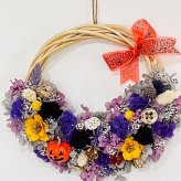 三日月のハロウィンフラワーリース プリザーブドフラワー ドライフラワー スワッグ インテリア プレゼント ギフト 秋 誕生日 壁掛け ドア 玄関 飾り ディスプレイ かぼちゃ パンプキン ジャックオーランタン 木の実 ハーフリース クレセントリース おしゃれ モダン かわいい パーティー 店舗 装飾 お祝い 2443 Lulu＊s ルルズ
