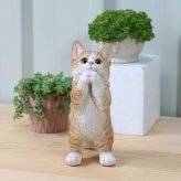 置物 猫 おねだりビスケットとら白猫 高さ23cm woobia ウービア リアル かわいい おしゃれ 玄関 インテリア オブジェ ガーデン とら猫 おねだり ねこ ネコ 動物 癒し 棚 北欧 プレゼント ギフト 新築祝い 猫好き