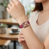 カシオ 腕時計 レディース ピンクゴールド ローズゴールド ワインレッド ボルドー シルバー アナログ スクエア レクタンギュラー レザー 本革 海外モデル 逆輸入 小さめ 薄型 軽量 仕事 誕生日 プレゼント ギフト CASIO 収納ケース付き 成人 卒業 入学