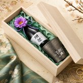 【早割】敬老の日 退職 名入れ ギフト SXX 酒セット 日本酒 獺祭 純米大吟醸45 180ml & 波佐見焼 雅焼酎カップ 紐リボン・コサージュ付 木箱入り / プレゼント ギフト 退職 記念 誕生日 還暦 古希 喜寿 傘寿 米寿 緑寿 早寿 長寿 祝い