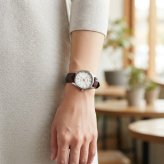カシオ CASIO 腕時計 レディース 収納ケース付き チプカシ シンプル 小さい 軽い 革ベルト ブラウン ホワイト プレゼント ギフト 時計 誕生日 記念日 日本未発売 海外モデル 成人 卒業 入学