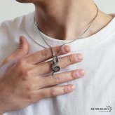 ステンレス スネークネックレス ヘビ ペンダントネックレス ダブル喜平チェーン 6面カット 細身 シルバー 燻し アニマル ユニーク リアル 鱗 赤目 メンズ 男性 金属アレルギー対応