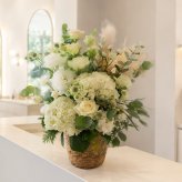 【Lagom Bloom 05】Cozy living　生花のアレンジメント インテリアのようなお花 新築のお祝いや開店のお祝いなど空間のインテリアのように飾ることができるお祝い花です 送料無料 生花 アレンジメント 誕生日 花 ギフト 送料無料 白 お祝いアレンジメント 御祝 記念日 開店御祝い 自宅用 お供え フラワーギフト 展示会 楽屋花 受付 おしゃれ 母の日 敬老の日 お中元 お歳暮