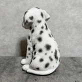 犬の置物 woobia ウービア お座りダルメシアン 子犬 リアル動物オーナメント 高さ12cm 青い瞳 イギリス職人手彩色 玄関 リビング 棚 インテリア 犬好き 誕生日 新築祝い 記念日 お祝い ギフト プレゼント かわいい