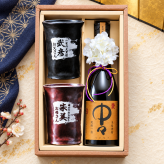 卒業 退職 名入れ ペアギフト SXX 酒セット 麦焼酎 黒木本店 中々 720ml & 有田焼 二重構造 保温保冷 タンブラーカップ 茶 黒 2点 紐リボン・コサージュ付 ギフトBOX入り / プレゼント ギフト 夫婦 結婚 金婚式 銀婚式 退職 記念 誕生日 長寿 祝い
