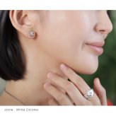 金属アレルギー ピアス ハワイアンジュエリー 純チタン 一粒 ホワイト ブラックジルコニア 片耳購入可能 スタッドピアス スクエア キャッチ シンプル 20G(ゲージ) BY THE TIEA バイザシー ギフト【品番：TIE104】