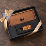 【名入れ】 ナンバープレート キーホルダー 小物収納 男性 誕生日 プレゼント 夫 車 バイク 鍵 キーリング PUレザー 天然木 名前入り 車好き ギフト セット 結婚記念日 退職祝い 父親 20代 30代 40代 50代《 ナンバープレート キーホルダー ＆ 木製トレー セット 》 翌営業日出荷