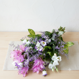 【花 お供え】生花　お供え花束＜洋花E＞ 法要 御仏前 ご希望の色合い イメージで 花屋さんの手作り 画像配信 メッセージカードOK 北海道・沖縄・九州・四国・中国・離島への配送は不可