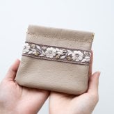 ばね口 マルチポーチ 【 インド刺繍 01 × シュリンクレザー 】 本革 姫路レザー 小物入れ アクセサリーポーチ 贈り物 母の日