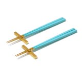 ブランドリボン・手提げ紙袋付属　クチポールCutipol  KUBEターコイズ/ゴールド 箸+箸置きセット　ペア【母の日　父の日　還暦祝い　ギフト包装　夫婦箸　お箸セット　プレゼント】【御結婚御祝・内祝・新築御祝・還暦御祝・御礼・寿・ギフト包装可能】