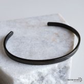 ステンレス 幅4mm 平打ちバングル シンプル 4カラー レディース メンズ ブレスレット 細身 オープン カフ ミニマル きれいめ カジュアル モード ユニセックス 重ね付け 手元 アクセサリー ペアコーデ 金属アレルギー対応
