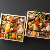 2027新春おせち料理　2人前二段重　自家製抹茶チーズケーキ付き【12/25(金）締切・12/31（木）お届け】