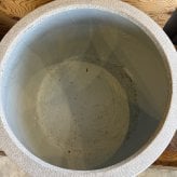 鉢カバー おしゃれ 大型 軽量 17号 12号 丸型 平鉢 KONTON コントン パボ ジャー ロー L Mサイズ 高級 北欧 モダン ナチュラル 室内 屋内 観葉植物用 多肉植物 サボテン 特大 底穴なし 玄関 リビング プランター 浅型 オフホワイト ブラウン グレー