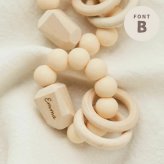 【SALE ￥1980→￥1480】名入れ無料 木製 歯固めリング ガラガラ付（ストーン）歯固め 名入れ 誕生日 ベビー 木製玩具 出産祝い ベビー用品 0歳 1歳 おしゃぶり ファーストトイ 歯茎マッサージ プレゼント ギフト かわいい シリコン【ポスト投函】
