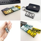 【新着】ナンバープレート キーホルダー 【フレーム付デザイン】【DRIVE SAFE】裏面刻印 彫刻 アクリル 車 バイク プレゼント 記念日 おしゃれ メッセージ刻印 