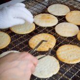銚子電鉄 ぬれ煎餅（青のうす口味・4枚入） 和菓子 せんべい 詰め合わせ ギフト ぬれせん 銚電 ちょうでん 銚子 敬老の日 お彼岸 お供え 記念品 プレゼント