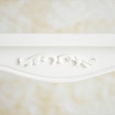 ３段シェルフ かわいい キャビネット かご収納付き チェスト アンティーク風 オープンシェルフ フレンチシリーズ ３段チェスト 輸入家具 木製 ホワイト 白家具 ロココ調 姫系 姫家具 猫足 アンティーク リボン フレンチカントリー