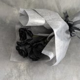 プリザーブドフラワー黒薔薇花束4輪／黒薔薇魔法発動中