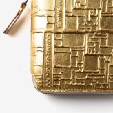 コムデギャルソン COMME DES GARCONS EMBOSSED LOGOTYPE エンボス ロゴタイプ Bifold Wallet 二つ折り財布 SA2100EG ユニセックス 財布