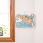 2027年 カレンダー 猫 壁掛け フライングキャット  シェイプカレンダー  にゃんこ 猫 壁掛け 年間 ポスター おしゃれ かわいい 壁 2027年  飾り 新作 令和9年暦 ねこ ロクタ紙 ネパール ハンドペイント 猫雑貨 キャット ミケ シロ クロ 手書き風