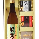 ★ 送料無料 ★ ロ万 （ ろまん ） 純米吟醸  720ml ＋ 缶詰おつまみ 3種セット【 9427 】【 日本酒・おつまみセット 】【 要冷蔵 】【 ハロウィン 贈り物 ギフト プレゼント 誕生日 結婚のお祝い 】