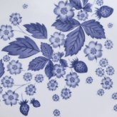 ウェッジウッド ストロベリー ブルーム インディゴ マルチディッシュ ペア 1053159 wedgwood  カレー皿 パスタ皿 ペア おしゃれ ブランド 高級 お皿 ボウル 白 陶器 結婚祝い 内祝い 新築祝 誕生日 プレゼント ギフト 電子レンジ 食洗機対応 引き出物 【正規品】