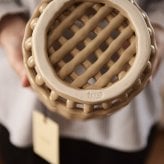 ferm LIVING ファームリビング セラミック バスケット スモール 直径16cm 北欧雑貨 インテリア カゴ おしゃれ 小物入れ デンマーク 収納 陶器 ポットカバー 鉢カバー インテリア雑貨 北欧雑貨 キッチン 玄関 リビング