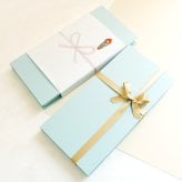 箸 箸置き 二膳 ギフトセット お箸 セット ペア ブックケース ヴェール キャレ 高級 夫婦箸 和食器 食洗機対応 ギフト プレゼント 木婚式 記念 記念品 お祝い 新居 新生活 引っ越し祝 新築祝 結婚祝 長寿祝 結婚記念日 国産 ピンク ブルー グリーン ゴールド 敬老の日