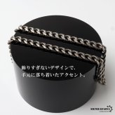 チタン シングル喜平ブレスレット 細身 シルバー メンズ チェーン 腕輪 シンプル 渋い色合い スリム アクセサリー クール シック ミニマル 大人 カジュアル きれいめ 重ね付け ベーシック 手元 定番 金属アレルギー対応