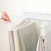 スラックスハンガー10本掛け SLACKS MOVE ホワイト・ブラック 2色展開 ハンガーラック 衣類収納 省スペース 収納ラック おしゃれ シンプル 新生活 家具 インテリア 不二貿易