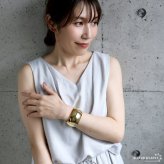 甲丸 ワイドバングル 2カラー レディース ブレスレット 幅広 ボリューム ドーム シンプル 艶やか 曲線 存在感 手首 アクセサリー 大人 上品 モード カジュアル きれいめ ファッション コーディネート ワンポイント おしゃれ