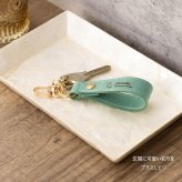キーストラップ  キーホルダー 名入れ 名前入り ネームタグ レザー 本革 イタリアンレザー 牛革 ヌメ革 刻印可能 イニシャル アルファベット チャーム キーリング キーチェーン ラゲッジタグ ハンドメイド おしゃれ プチギフト プレゼント ギフト
