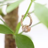 ハワイアンジュエリー フープピアス ピアス ピンクゴールド ピアス 外径13mm クロッシングピアス プルメリア 透かし バレル 樽 小ぶり ゴールド 揺れる 片耳(1個)購入可 K14ピンクゴールド 20G ゲージ BY THE SEA バイザシー プレゼント ハロウィン 【品番：GE211R】