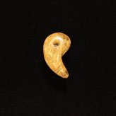 天然石 勾玉ゴールドルチル 約0.6g 輝きを凝縮した一粒 仕事運 成功 お守り GHM52 交換用ゴム＆巾着付 財運 石 京海堂