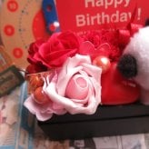 誕生日プレゼント スヌーピー入り 花 枯れない 枯れない アートフラワー系使用 入り 箱を開けてサプライズ スヌーピー入り 横長ボックス ◆スヌーピーカラーはお任せとなります