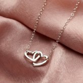 英国製 ハンドメイド ダブルハート シルバーネックレス レディース ハートモチーフ スターリングシルバー 925 上品 シンプル 大人 女性 彼女 妻 誕生日 記念日 結婚記念日 母の日 クリスマス バレンタイン ホワイトデー プレゼント ギフト