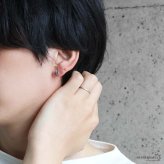 シルバー925 クロスピアス パープルストーン メンズ レディース ユニセックス 十字架 モチーフ アクセサリー 耳飾り スタッド 小ぶり ワンポイント 紫 カラーストーン 重厚 存在感 カジュアル ロック パンク 片耳用 1点