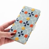 多機種対応 スマホケース 手帳型 【 レトロ花つづり 】 刺繍 サイドマグネット 北欧風 フラワー iPhone18Pro プレゼント