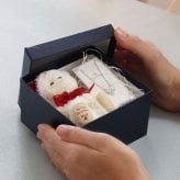 クリスマスプレゼント 彼女 女性 《X'mas限定モデル》【ふわふわベア キーホルダー 】 ネックレス マスコット 女の子 おしゃれ アクセサリー リボン シルバー キーチェーン くま 可愛い 名入れ 娘 孫 友達 テディベア 名前 シンプル 10代 20代 サンタ 妻 ぬいぐるみ 限定 【クリスマス限定 ギフトボックス入り】 2026クリスマスネックレスギフトFUU 8031001