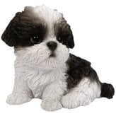 置物 woobia ウービア 犬 小型犬 左向きシーズー 黒白 幅12.5cm 中 寝そべり リアル 本物そっくり イギリス生まれ 職人手彩色 縁起物 戌年 玄関 インテリア 新築祝い 引っ越し祝い 開店祝い 出産祝い 誕生日 お祝い ギフト プレゼント 犬好き シーズー好き